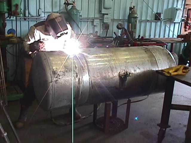 fueltank1.jpg (28936 bytes)